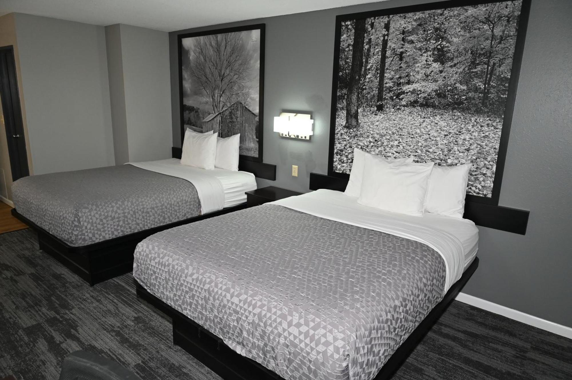 Super 8 By Wyndham Higginsville Exterior photo